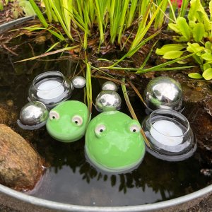Schwimmfrösche mit Teelichtschalen und Schwimmkugeln 10 teilig