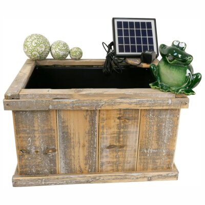 Holzkiste mit Wasserspeier Frosch dunkelgrün mit Solarpumpe und Schwimmkugeln aus Keramik