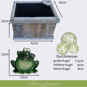 Holzkiste mit Wasserspeier Frosch dunkelgrün mit Solarpumpe und Schwimmkugeln aus Keramik