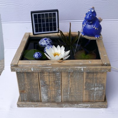 Miniteich Set - Holzkiste mit Aufsatz für Wasserspeier, Wasserspeier Drache mit Solarpumpe und Schwimmkugeln 