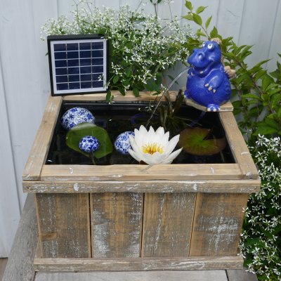 Miniteich Set - Holzkiste mit Aufsatz für Wasserspeier, Wasserspeier Drache mit Solarpumpe und Schwimmkugeln 