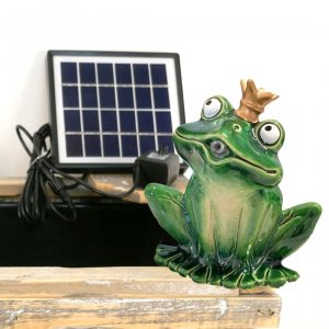Wasserspeier Froschkönig Solarpumpe grün mit Krone