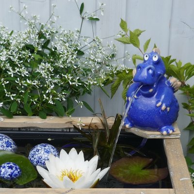 Wasserspeier Drache blau mit blauen Schwimmkugeln + Pumpe