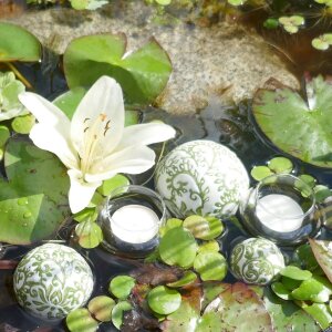 Schwimmkugel-Set in Grün mit Teelichtgläsern – Edle Teichdeko