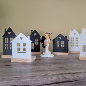 2 Häuser mitTeelichtglas weiß schwarz auf Holzfuß