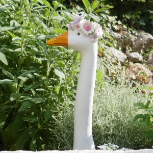 Blumen Gänsehals Deko Gänsekopf mit Blumenkranz 37cm -  Zaundeko