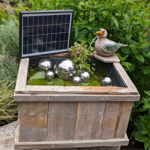 Holzkiste mit Wasserspeier Möwe und Akku Solarpumpe...