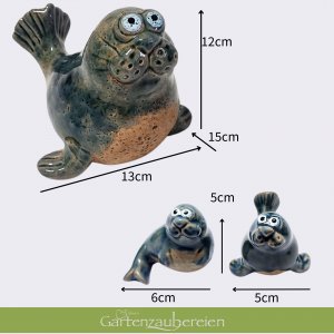 Seehund gerade mit Kindern und Dekosteinen