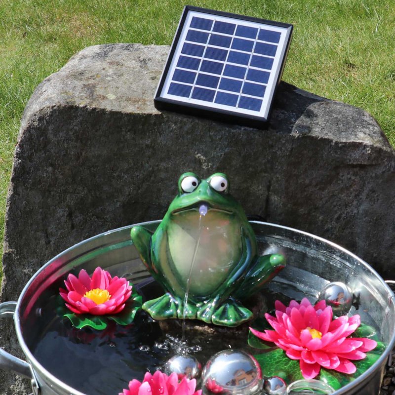 Solarpumpe Gartenzaubereien Wasserspeier Frosch grün aus Keramik 